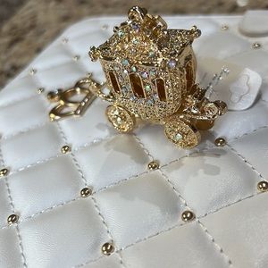 NEW! Beautiful gold tone stage coach with rhinestones keychain purse cha…